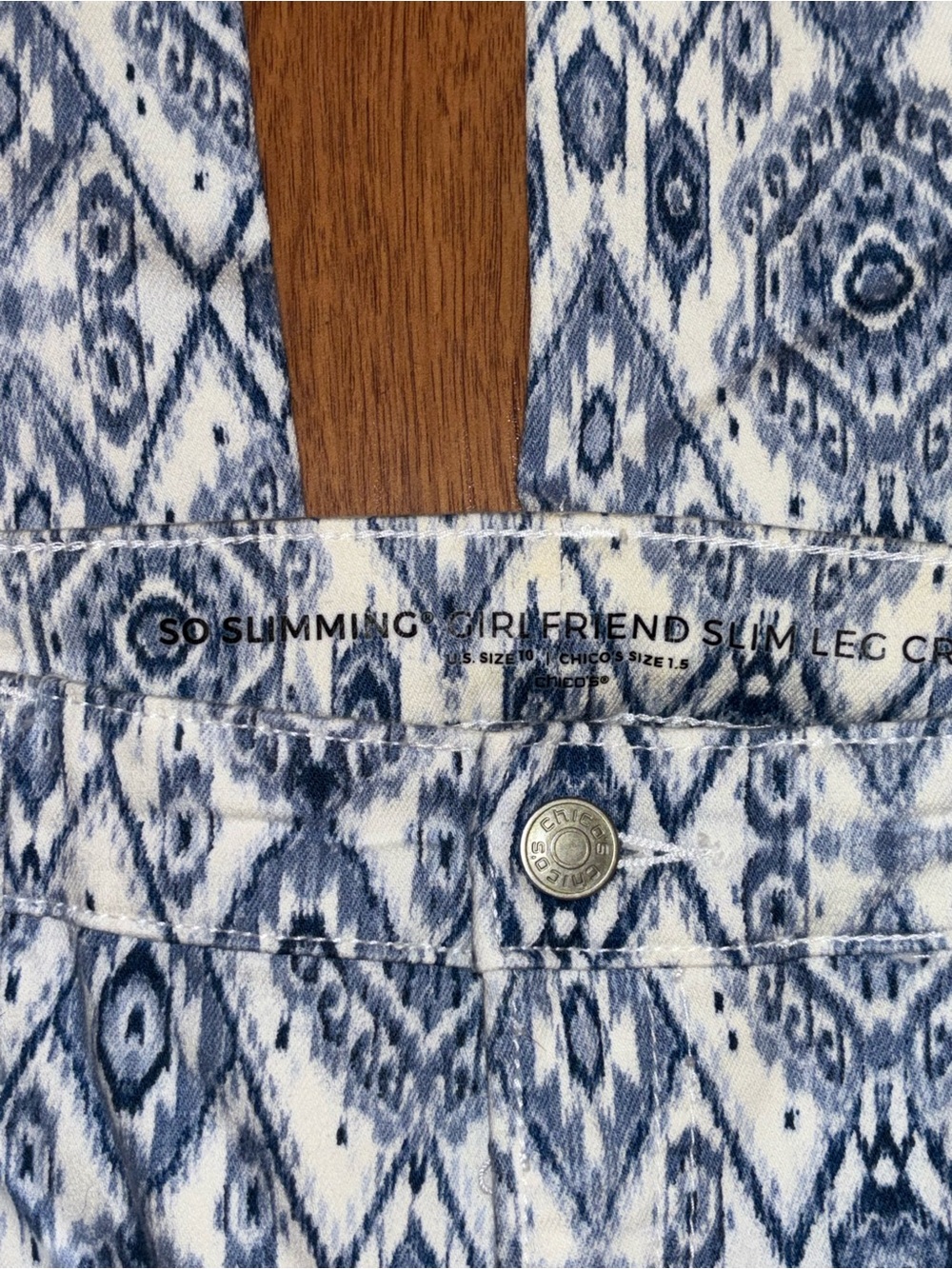 Chico’s Blue and White Patterned Women's Slimming Crop Demin - Picture 3 of 3